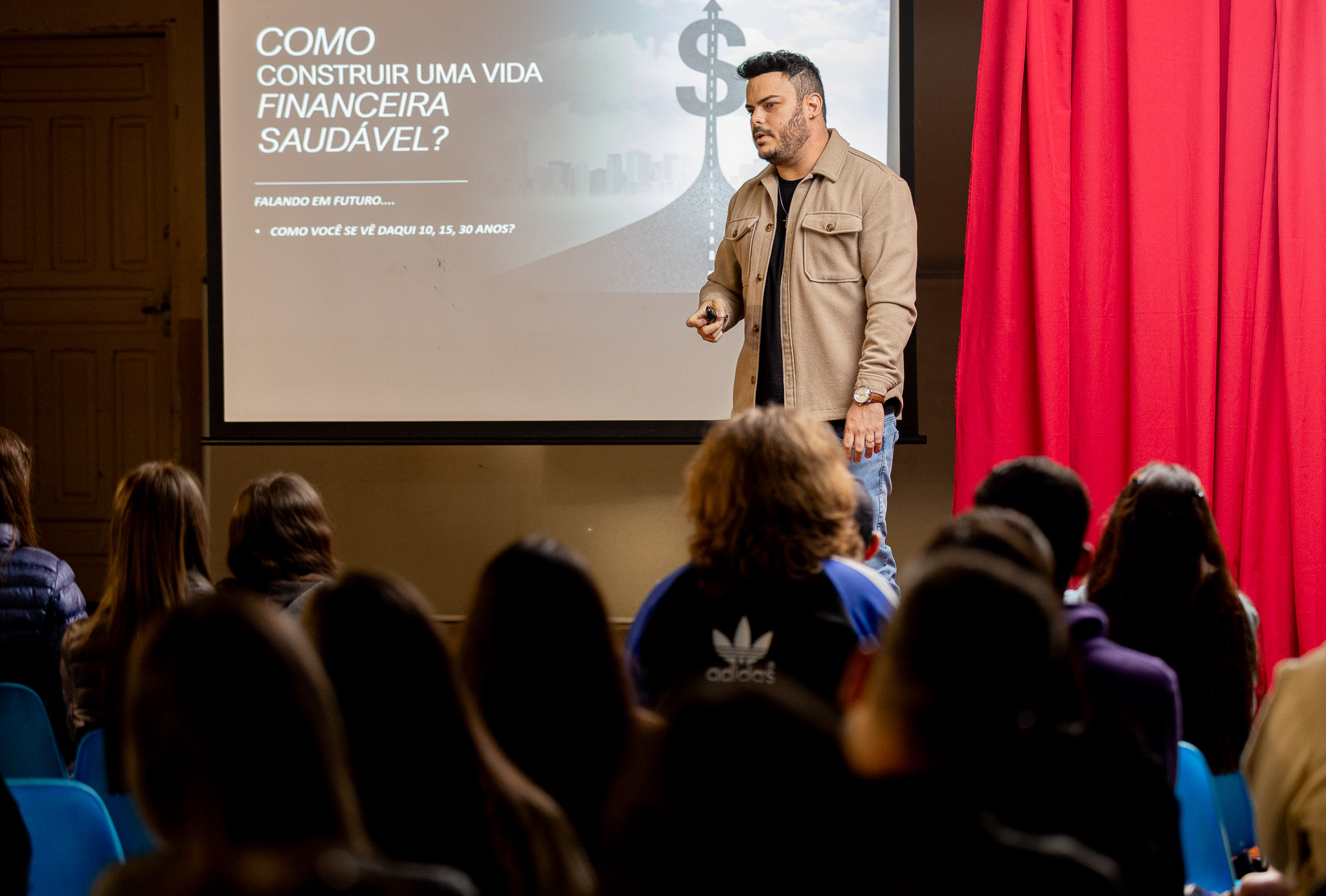 Marcos Paulo Machado palestrando